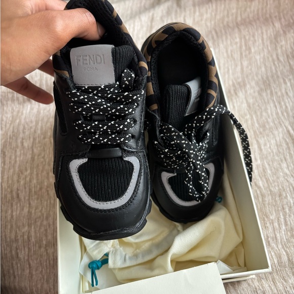 Boy fendi shoes - Picture 4 of 4